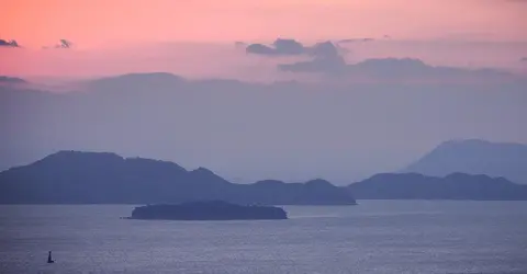 Coucher de soleil sur la mer intérieure de Seto