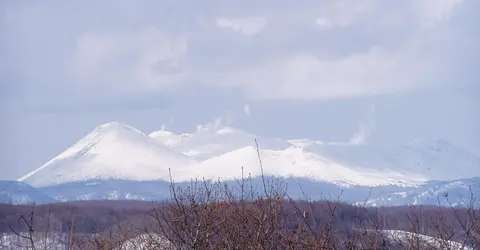 Le mont Oakan, au dessus du lac Akan Le mont Oakan, au dessus du lac Akan