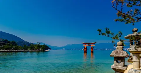 Le sanctuaire d'Itsukushima et son torii Le sanctuaire d'Itsukushima et son torii