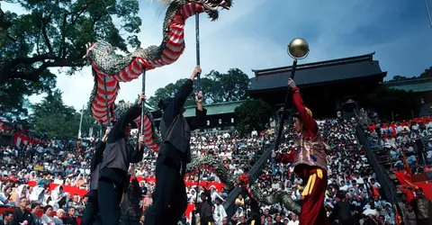 Ambiance survoltée au Suwa-jinja lors du festival Nagasaki Kunchi !