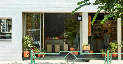 La devanture de la boutique Papier Tigre, à Tokyo