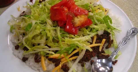 Taco Rice dans un restaurant de Naha, Okinawa. Taco Rice dans un restaurant de Naha, Okinawa.