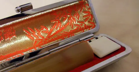 Un hanko dans son étui Un hanko dans son étui