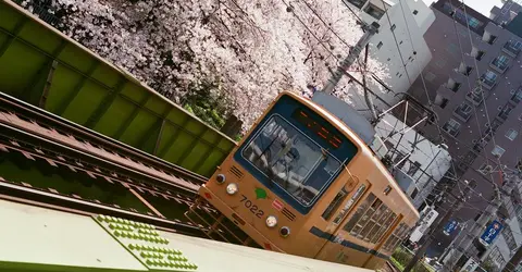 La ligne Toden-Arakawa à Oji La ligne Toden-Arakawa à Oji