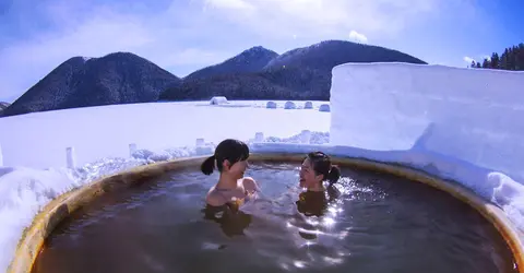 Igloos and onsens on Lake Shikaribetsu Igloos and onsens on Lake Shikaribetsu