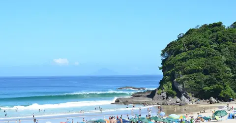 Les plages de Shimoda attirent beaucoup de monde