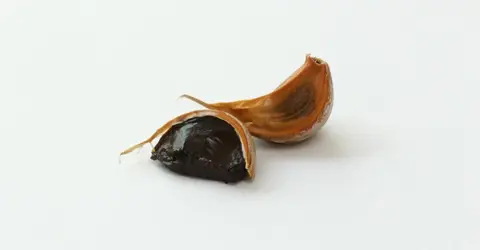 Gousse d'ail noir Gousse d'ail noir