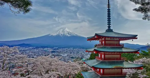 Fuji-san et pagode à Fujiyoshida