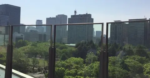 Une vue sur les jardins du palais impérial Une vue sur les jardins du palais impérial