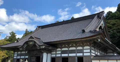 Ciel bleu au-dessus du temple Sojiji Ciel bleu au-dessus du temple Sojiji