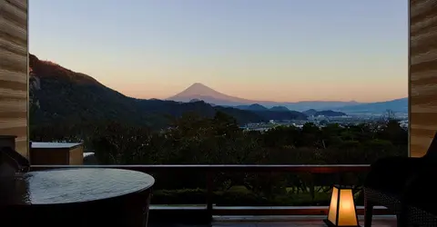 Un onsen privé avec vue sur le Mont Fuji ! Un onsen privé avec vue sur le Mont Fuji !