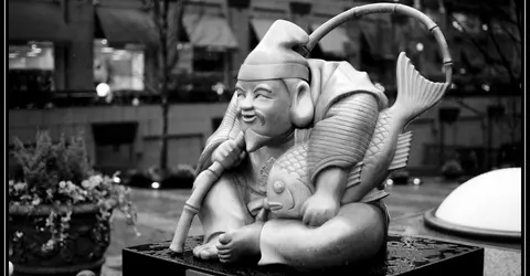 La divinité Ebisu dans le quartier qui porte son nom La divinité Ebisu dans le quartier qui porte son nom