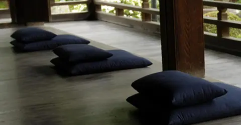 A Tokyo, certains temples offrent des cours structurés pour apprendre les rudiments du zen A Tokyo, certains temples offrent des cours structurés pour apprendre les rudiments du zen
