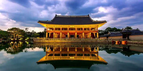 Visit Seoul, South Korea capital city and its royal palace