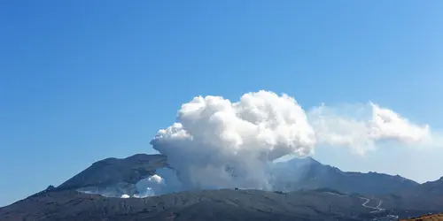 El monte Aso en la isla de Kyushu es el más grande de los volcanes de Japón, pero también uno de los más activos.