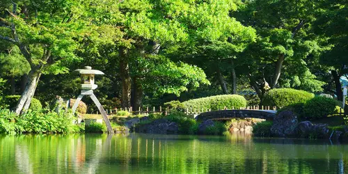 japan tours for families Kenroku-en garden, one of the 3 most beautiful in Japan : a must-see in Kanazawa