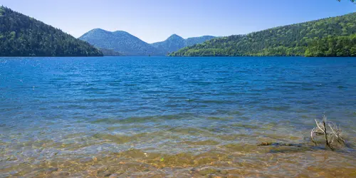 Le lac Shikaribetsu dans le Parc National de Daisetsuzan 