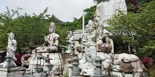Le temple Tsubosaka-dera et ses statues