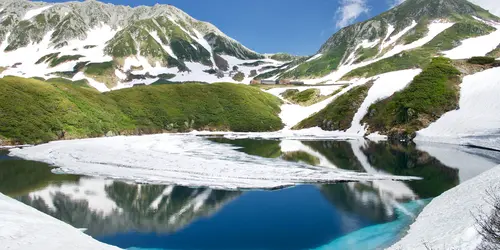 Le lac Mikuriga sous le regard du Mont Tateyama