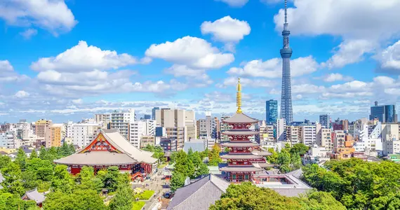 Senso-ji temple in Asakusa with Tokyo Sky Tree behind, a must-see on your first days to visit Tokyo