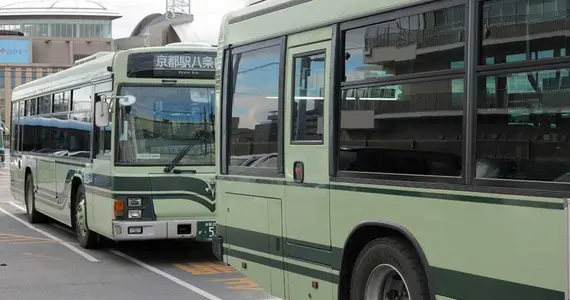 Kyoto buses near Tōji Temple