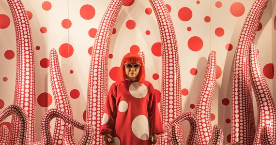 L'artiste contemporaine Yayoi Kusama