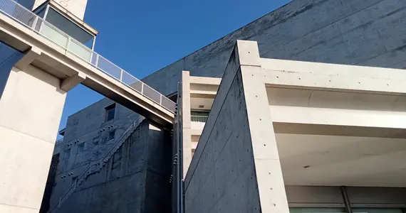 L'hôtel TOTO Seawind Awaji, designé par Tadao Andô