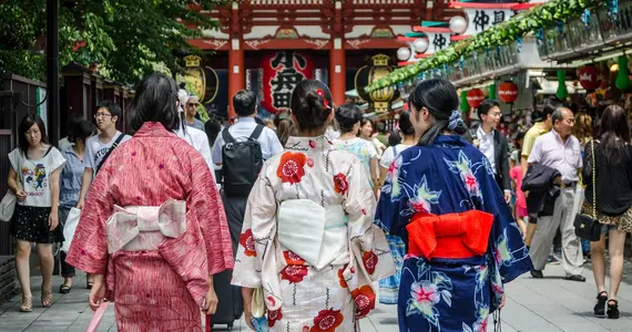 Se promener en yukata à Tokyo