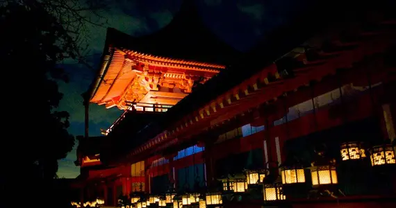 3.000 traditionelle Lampions beim Setsubun Mantoro in Nara