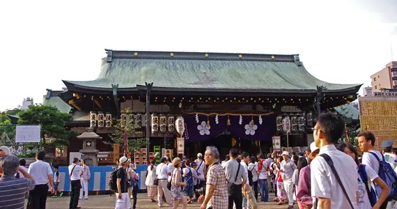 El santuario Tenmangu durante el Tenjin Matsuri.