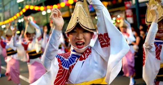 Awa Odori dancer of the festival (Tokushima), wearing the traditional hat amigasa.