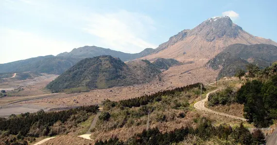 Le Mont Unzen, volcan encore actif qui domine la péninsule de Shimabara (Nagasaki).