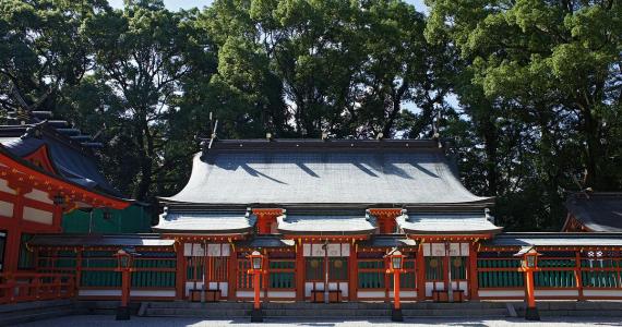 Das zinnoberrote Heiligtum Kumano Hayatama Taisha in Shingu