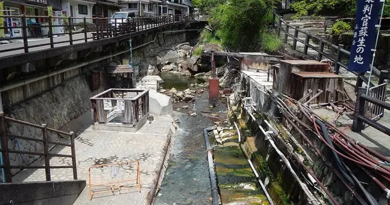 Onsen Yunomine una de las aguas termales más antiguas de Kumano.