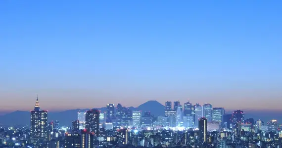 Une vue typique sur le mont Fuji depuis un bar avec vue