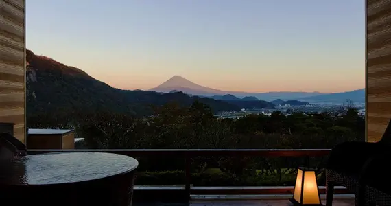 Un onsen privé avec vue sur le Mont Fuji !