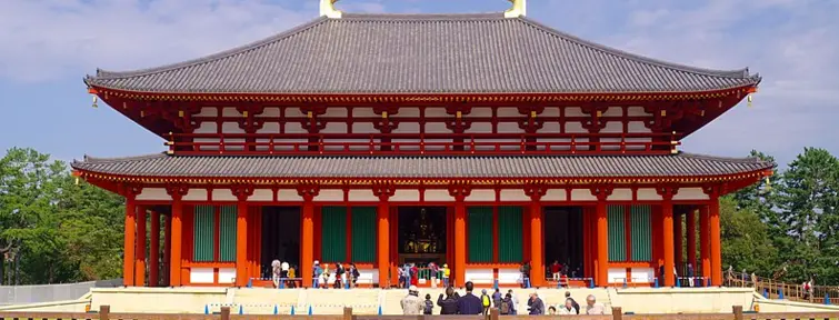 Large red and white hall of Kofukuji
