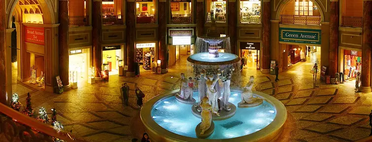 A water fountain at Venus Fort Odaiba Tokyo