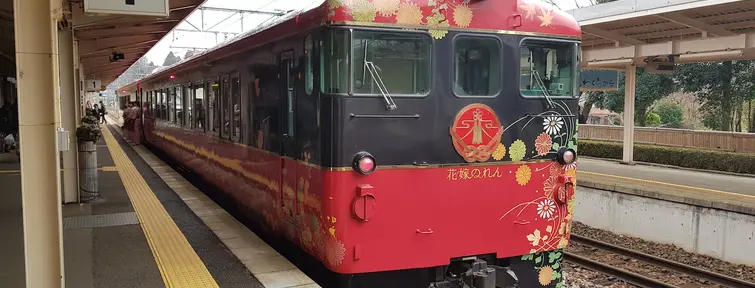 El tren Hanayome Noren en Wakura-Onsen, Noto