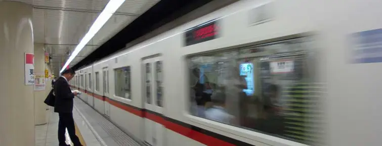 Train on the Ōedo Line
