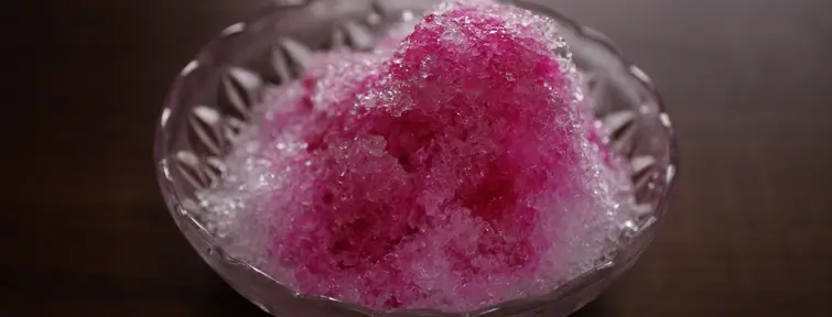 Kakigori avec un sirop de fraise