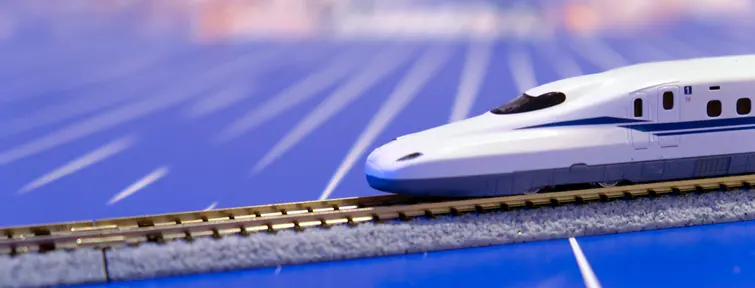 Mini train Shinkansen à l'exposition Va au Japon, de Vahram Muratyan Mini train Shinkansen à l'exposition Va au Japon, de Vahram Muratyan, à la boutique de Japan Experience