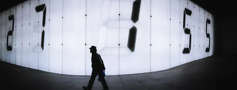 chiffres noirs dur fond blanc 