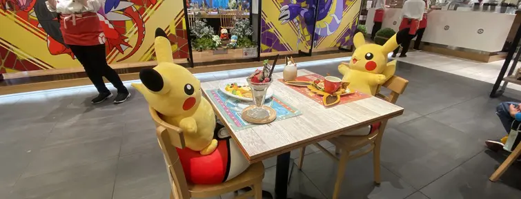Pokémon Café à Tokyo / Pikachu à table