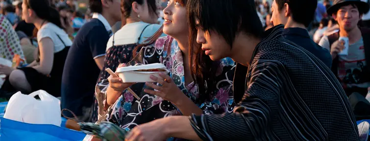 Couple célébrant le Hanabi
