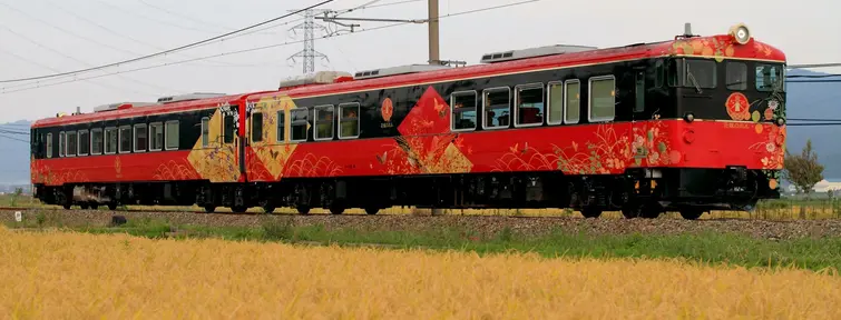 Hanayone-Noren train