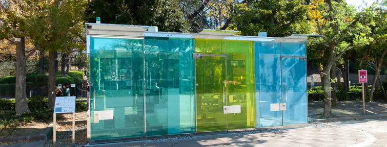 Toilettes par Ban Shigeru, Yoyogi (Tokyo)