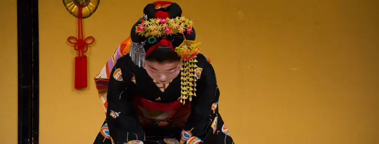Maiko performing in Gion