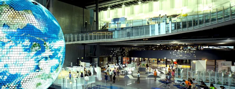 The present Miraikan Tsunagari, a huge globe suspended in the air on several levels.