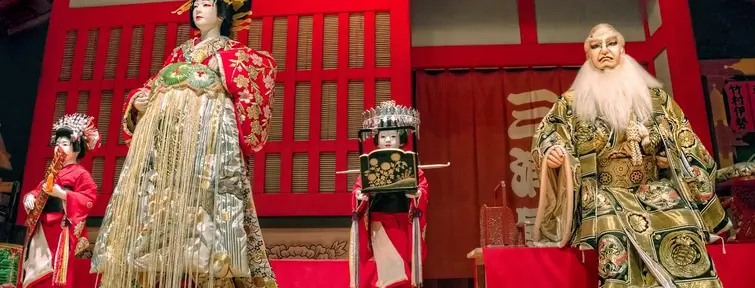 To dive into the past time, the Edo-Tokyo Museum offers a representation of kakuki theater.